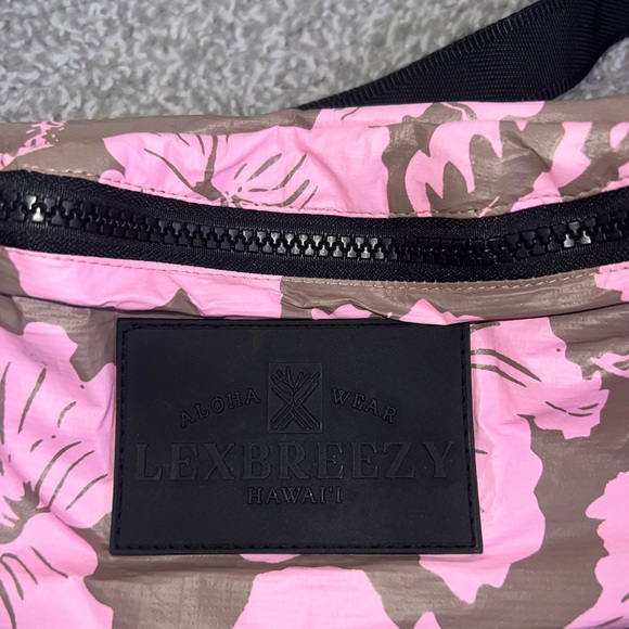 LEXBREEZY Tyvek (Fanny) Belt Bag - Picture 2 of 4